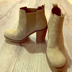 Super comfortable booties even for the height.